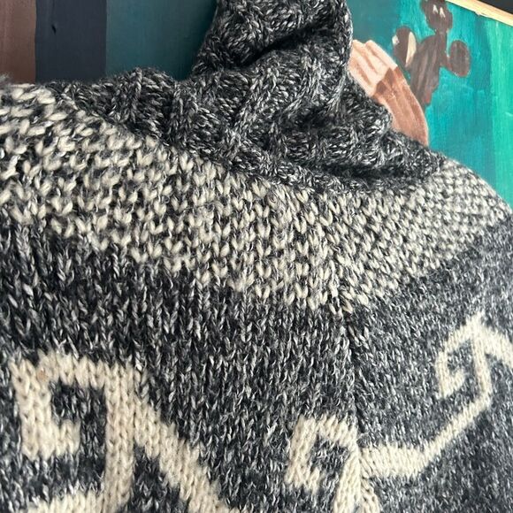 Steve Madden Gray and Cream Poncho One Size - Picture 14 of 16